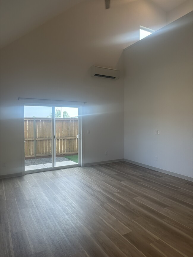 Building Photo - 411 Azalea Ct