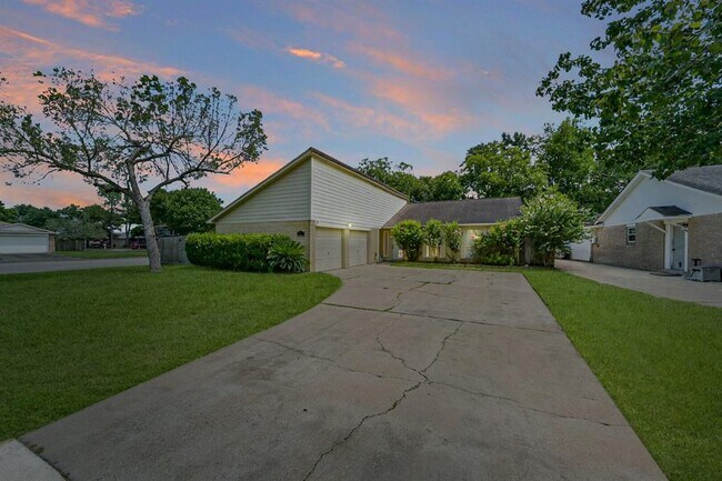 Primary Photo - 2122 Clemson Dr