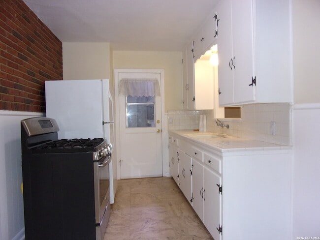 Building Photo - 215 Danville