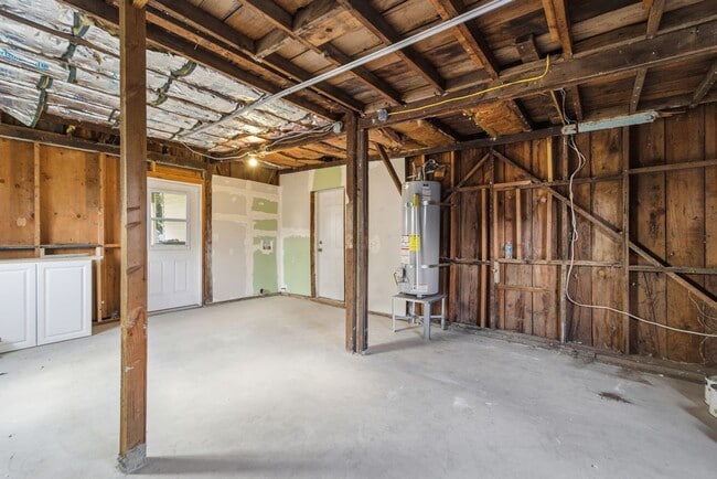 Building Photo - Beautiful 3-Bedroom Home with Extra Living Space and Modern Upgrades