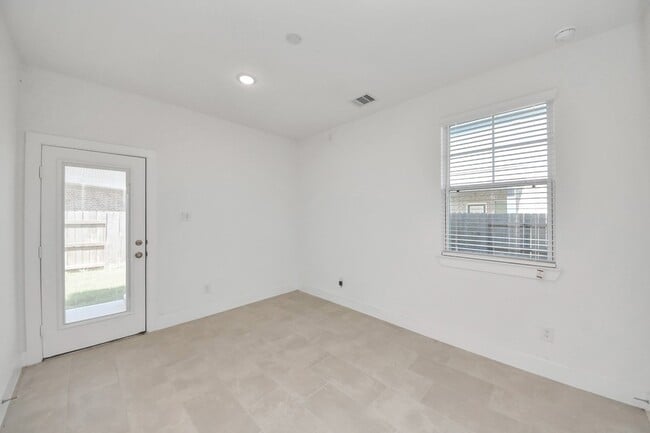 Building Photo - 7655 Jerrara Hts Ln