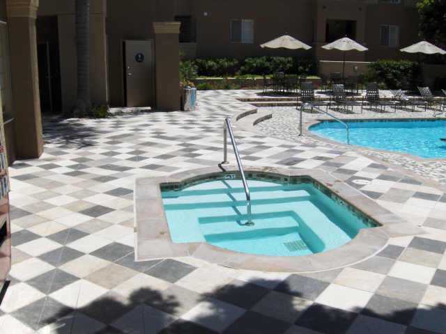 Building Photo - 2 Bedroom Upgraded Condo Close to UCSD