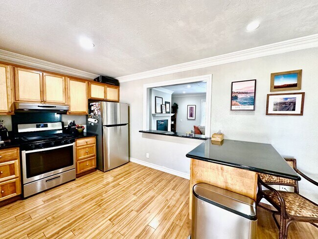 Building Photo - 10216 Empress Ave