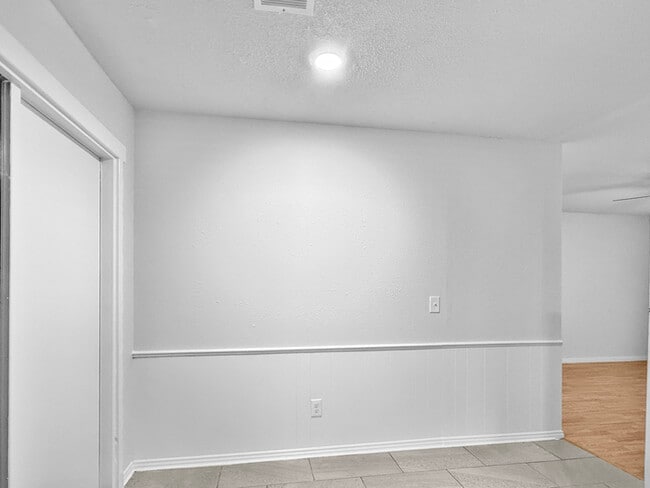 Building Photo - 4325 Prairie Ln