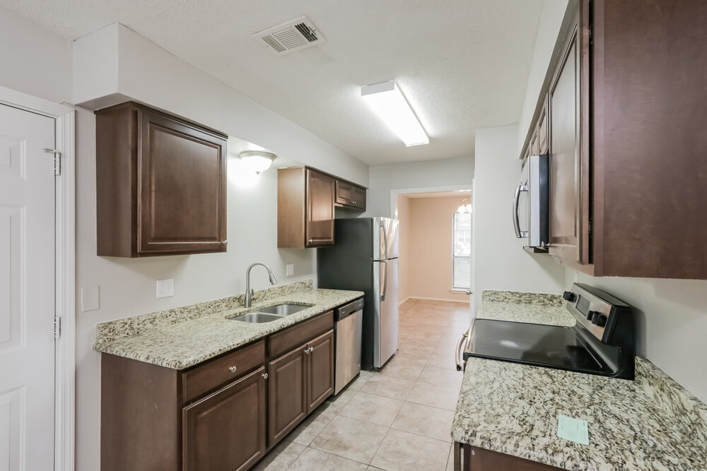 Building Photo - 2408 Colonial