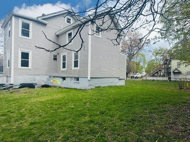 Building Photo - 155 Cedar St