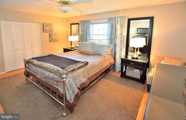 Building Photo - 610 John Marshall Dr NE