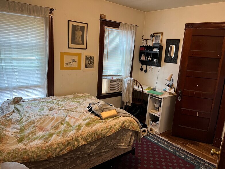 Building Photo - 195 College Ave