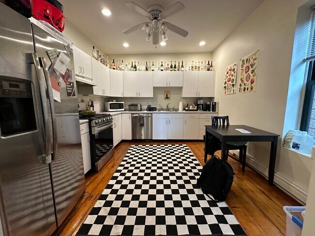 Building Photo - 1675 Washington St