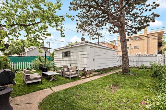 Building Photo - 6844 N Ottawa Ave