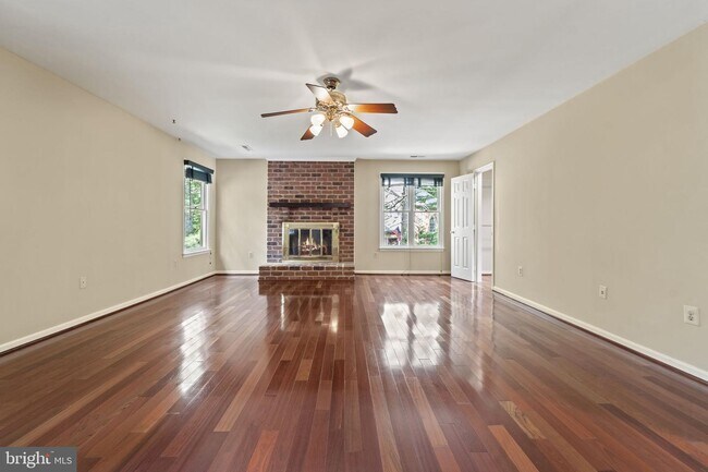 Building Photo - 7500 S Valley Dr
