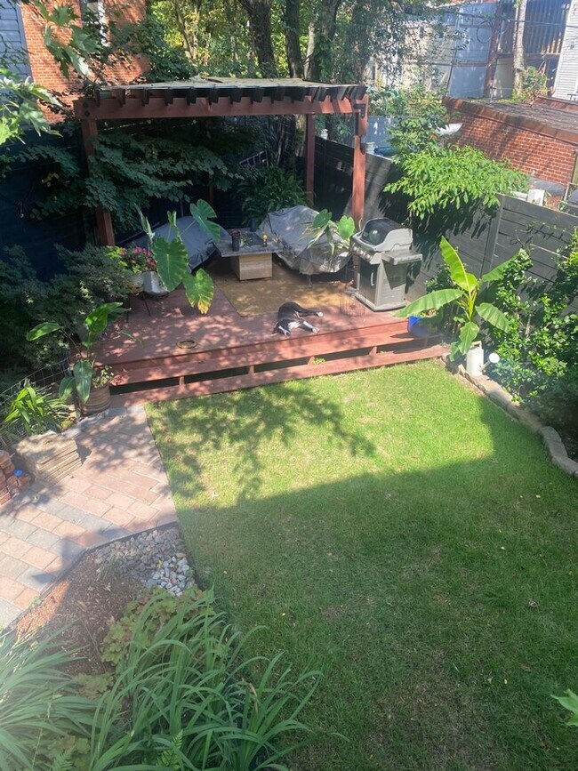 Building Photo - Beautiful 3BR/1.5BA Home with Spacious Yard in Anacostia