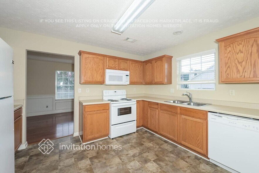 Building Photo - 4030 Hollow Springs Tr SE