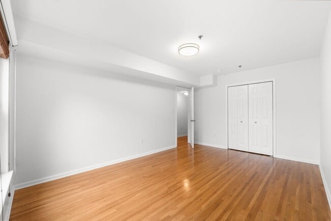 Building Photo - 88 Monroe St