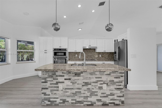 Building Photo - 425 SW 198th Terrace