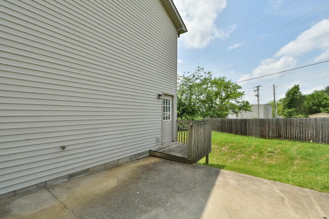 Building Photo - 537 Deaton Pl