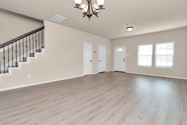 Building Photo - 5635 Round Robin Dr