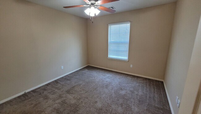 Building Photo - Beautiful 3 Bedroom Home in Southfield Hei...