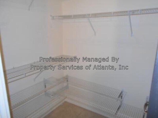 Building Photo - 943 N Ormewood Park Dr SE