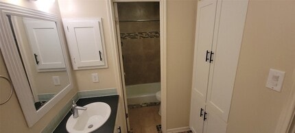 Building Photo - 11531 Overbrook Ln