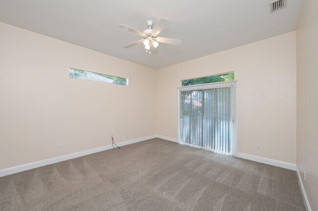 Building Photo - 1697 Glenwood Ct