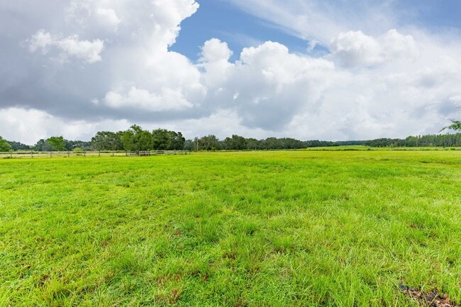 Building Photo - Country living close to everything - 3 bed, 3.5 bath, on an acre