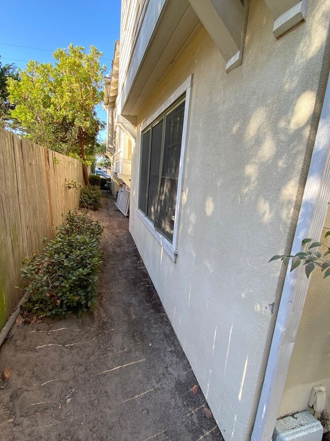 Building Photo - 6736 Sueno Rd