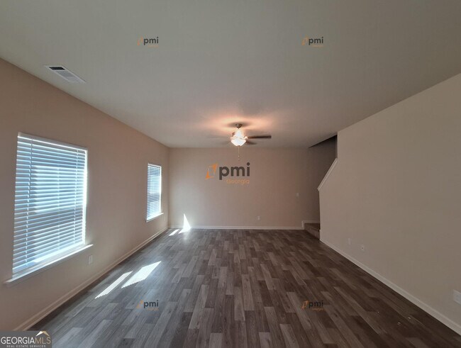 Building Photo - 660 Gleaner Wy
