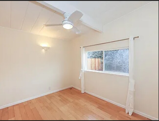 Building Photo - Beautiful Single Story 3bd House Recently ...