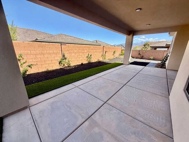 Building Photo - Beautiful Pet-Friendly 4-BR Home in Sunbrook Community