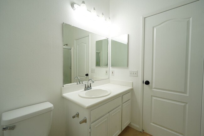 Building Photo - Beautiful 3 Bed / 2 Bath Moreno Valley Home with Garage