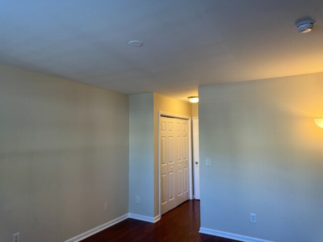 Building Photo - Room in Townhome on Averette Hill Dr