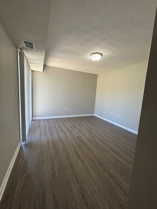 Building Photo - 101 Braxton Ct