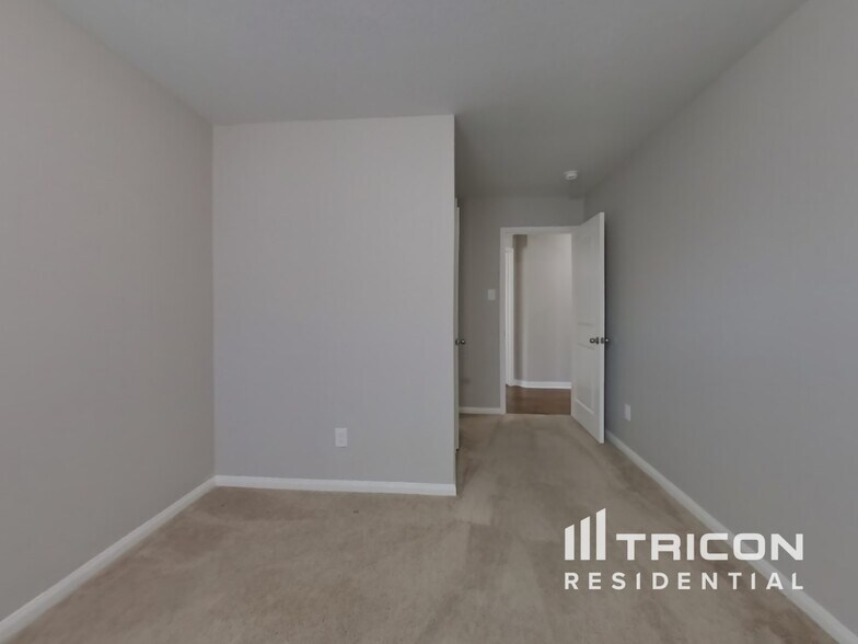 Building Photo - 2417 Regatta Ln