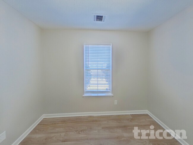 Building Photo - 2000 Taras Trace Dr