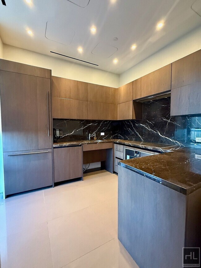 Building Photo - SUNNY NO FEE STUDIO IN THE LUXURY SUMMIT NYC