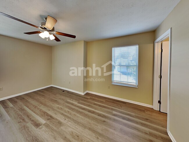 Building Photo - 545 Weeping Willow Ln