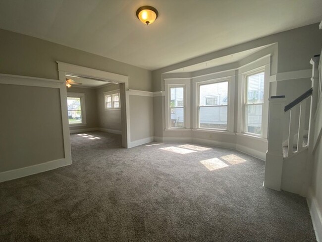 Building Photo - 551-553-553 E Cassilly St