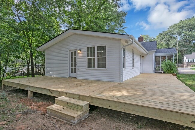 Building Photo - 109 Augusta St