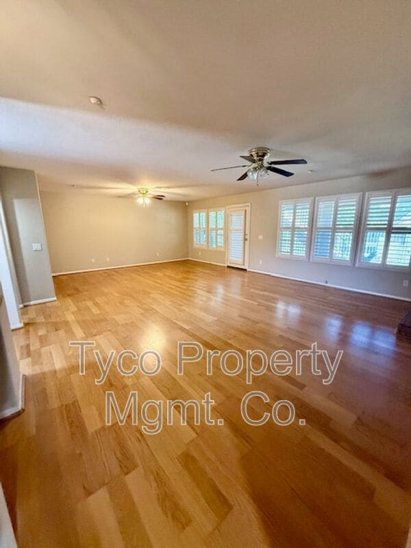 Building Photo - 2021 Pleasant Waters Ct