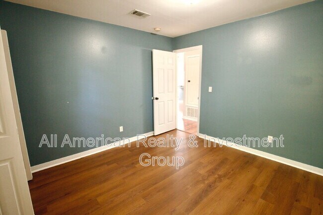Building Photo - 1911 Summer Hills Ln