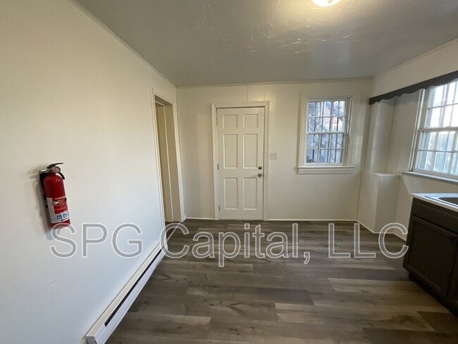 Building Photo - 631 E Market St