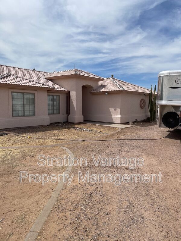 Primary Photo - 7282 N Evans Rd