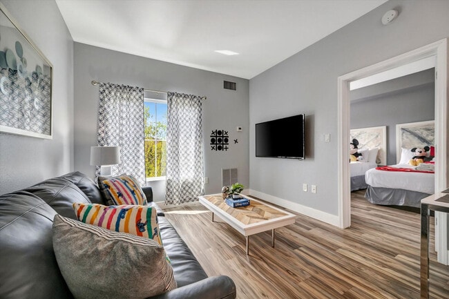 Building Photo - 8303 Palm Pkwy