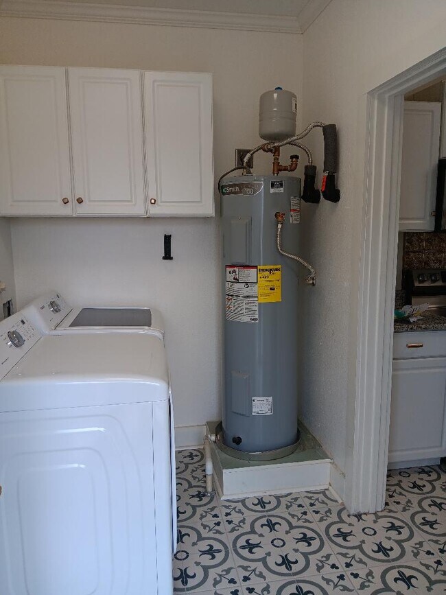 Building Photo - 603 E Grayson St