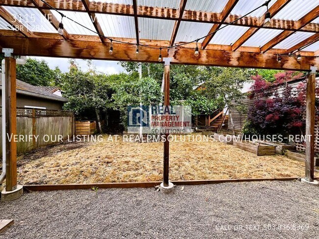 Building Photo - 3115 NE 41st Ave