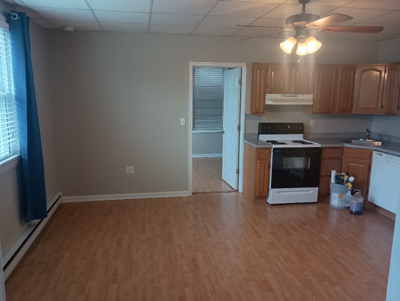 Building Photo - 730 Main St