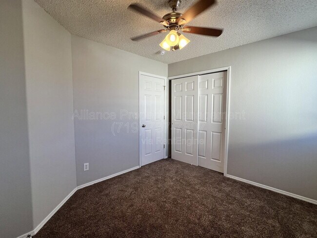 Building Photo - 212 Oxbow Dr