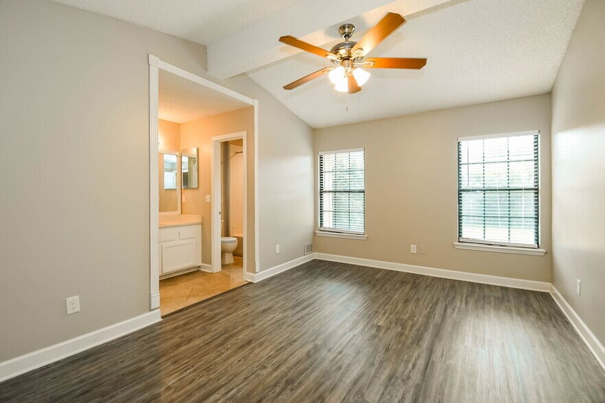 Building Photo - 2877 Tuscarora Tr
