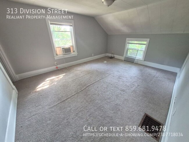 Building Photo - 313 Division St